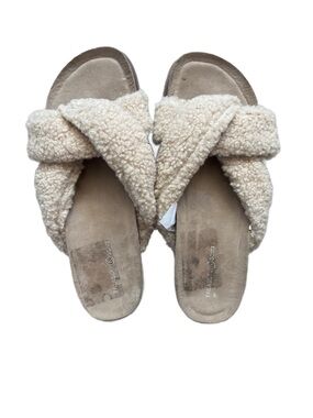 Treasure & Bond Cream Shearling Crossover Slides Size 8